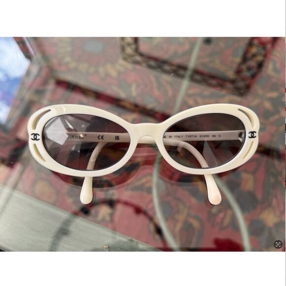 Chanel White Oval Sunglasses w Case, Wipe & Box NEW lenses - Picture 2 of 13